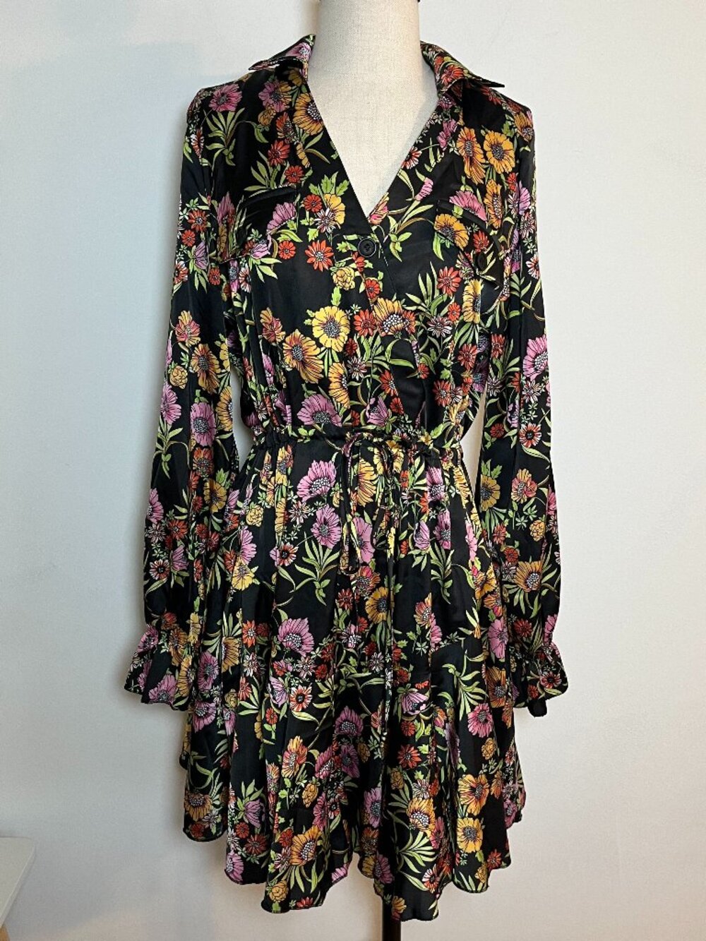 Fabrik‎ Floral Satin Button Up Dress Collared Black Size Medium Spring Flowers